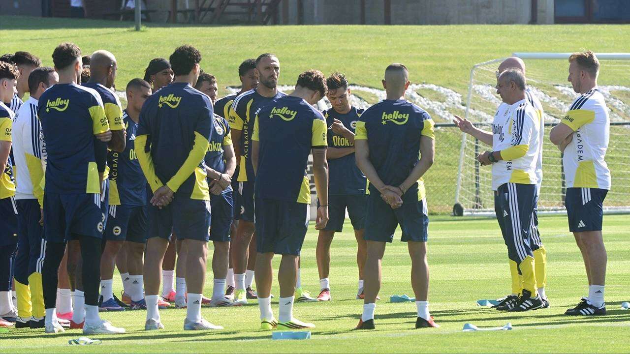 Fenerbahçe'de İsmail Kartal'ı bekleyen büyük tehlike: Takımdan bedavaya ayrılıyor, Aziz Yıldırım kara kara düşünüyor! 4